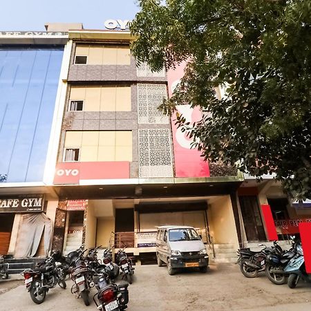 Hotel O Sunrise Guest House Gurgaon Bagian luar foto