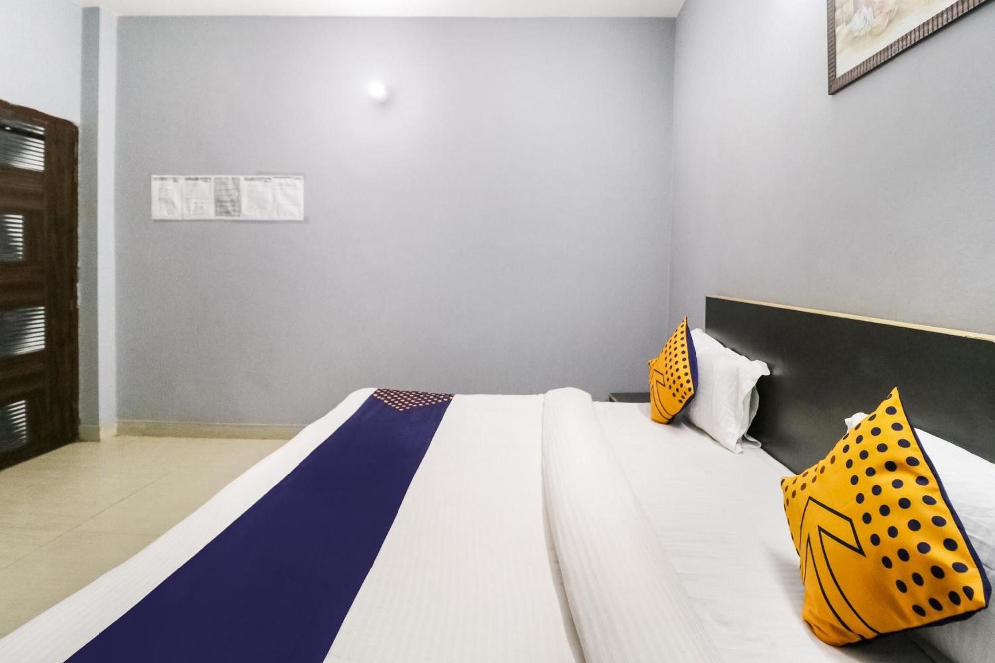 Hotel O Sunrise Guest House Gurgaon Bagian luar foto